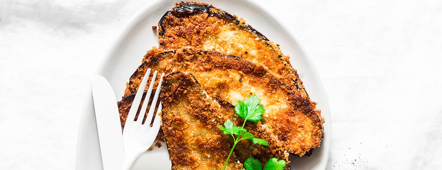 Pflanzlich, aber deftig: 2 vegane Schnitzel-Varianten, die allen schmecken