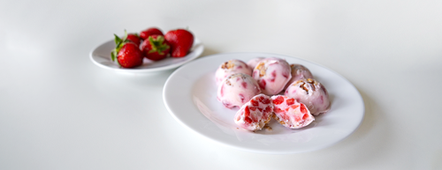 Frozen-Joghurt-Bites mit Erdbeeren selber machen