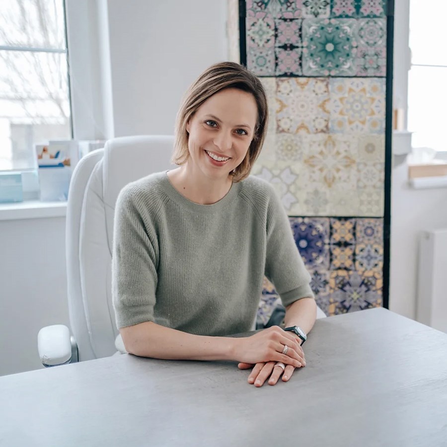 ACTIVE BEAUTY Gynäkologin Dr. Eva Lunzer-Mühl ACTIVE BEAUTY: dm Magazin für Beauty und Wohlbefinden plus Expertise vom dm friseur- & kosmetikstudio